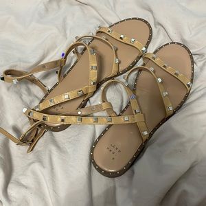 Sandals size 9